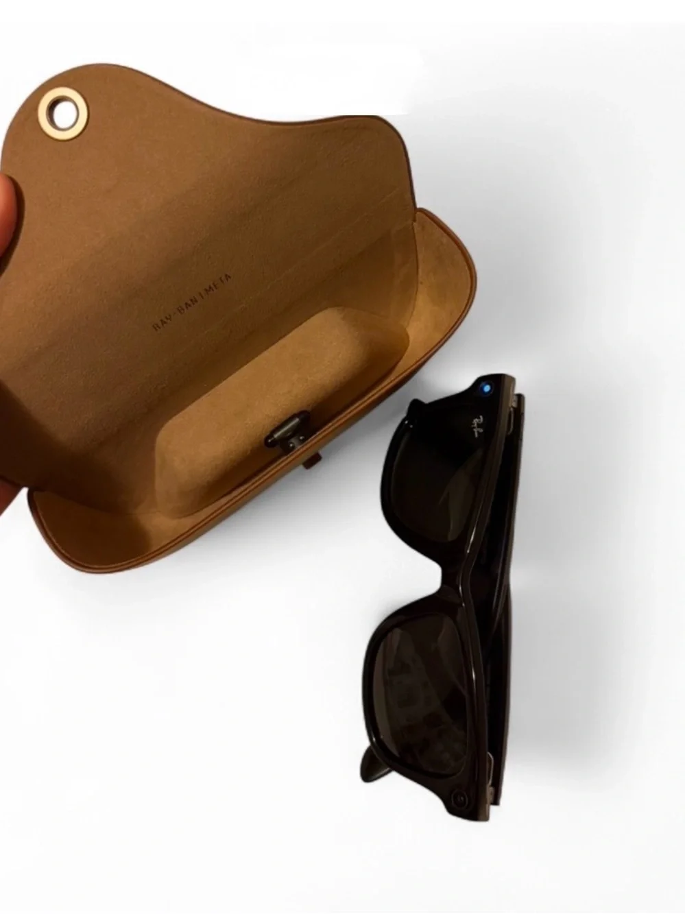 Ray-Ban Black Wayfarer Sunglasses with Brown Case